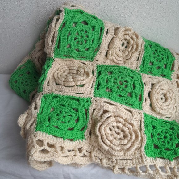 Homemade Knit Blanket Green Tan Floral 3D detail 28x16" Throw - Picture 8 of 12